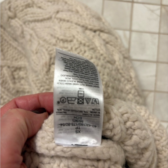 Banana Republic Cableneck Sweater - Picture 5 of 6